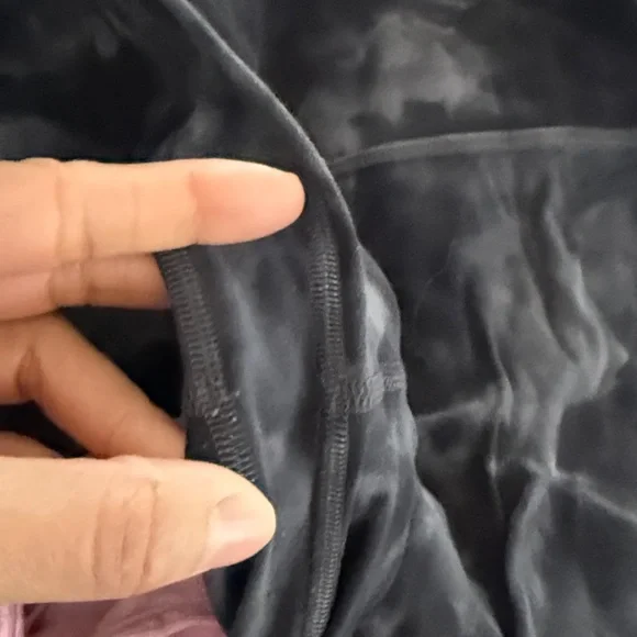 lululemon High rise Diamond Dye Tights 28” Size 14 Black Tie-Dye Leggings - Picture 3 of 6